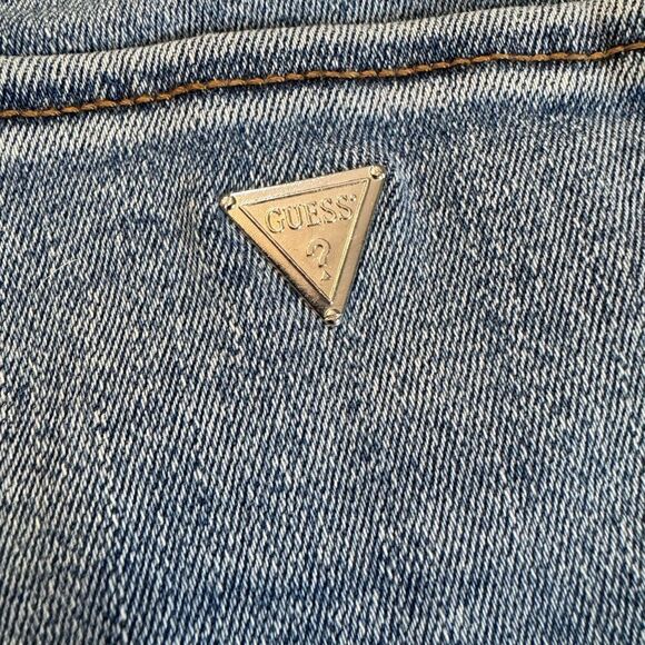 NWT Guess Trinity Mid Rise Short Shorts (29) - Picture 4 of 5